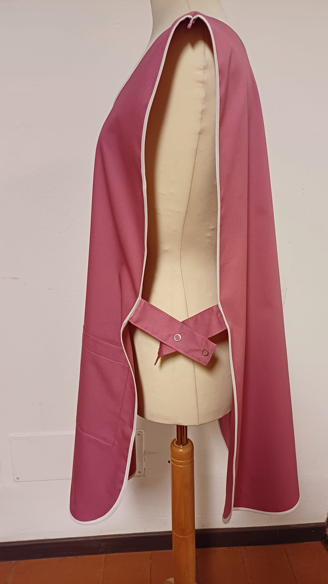 COD.H4318/05 - Copricasacca Poncho, con bottoni automatici laterali, taglia unica. - immagine 2